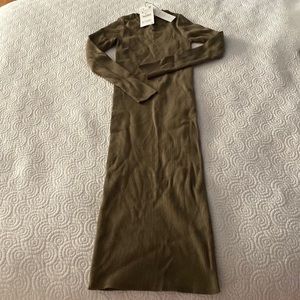 Fitted ribbed midi green Zara dress. Tags still on.